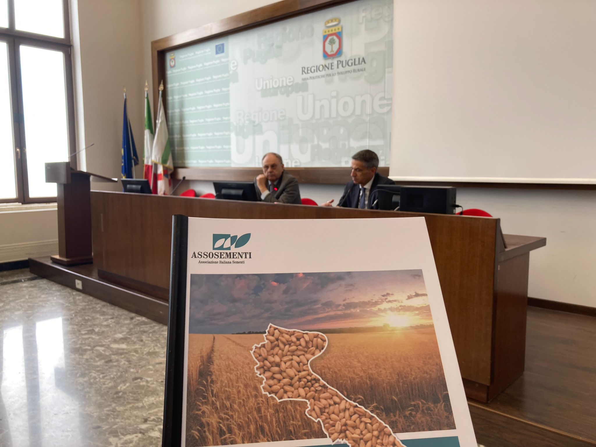 Galleria Il settore sementiero in Puglia: l’assessore Pentassuglia incontra il presidente nazionale di AssoSementi - Diapositiva 2 di 3